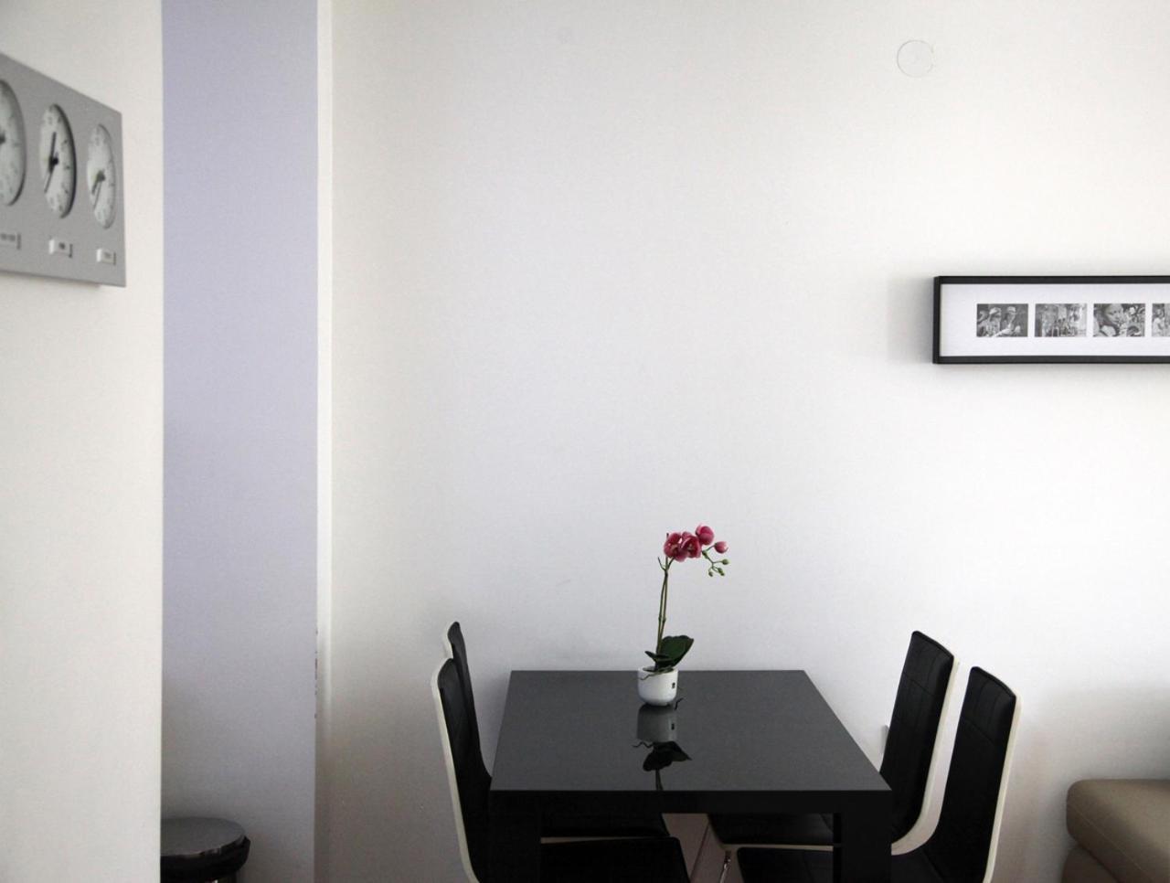 65 Square Meters Designer Apartment In Heart Of City - River View ! Park For Free Nisz Zewnętrze zdjęcie