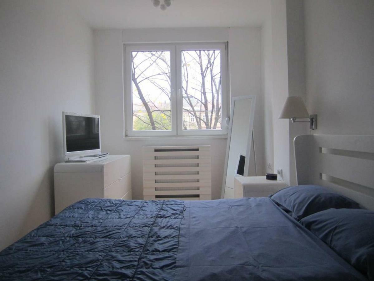 65 Square Meters Designer Apartment In Heart Of City - River View ! Park For Free Nisz Zewnętrze zdjęcie
