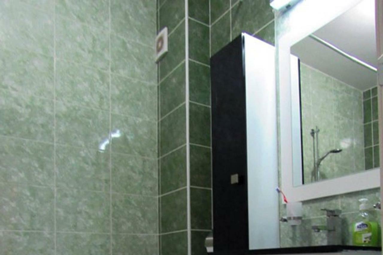 65 Square Meters Designer Apartment In Heart Of City - River View ! Park For Free Nisz Zewnętrze zdjęcie