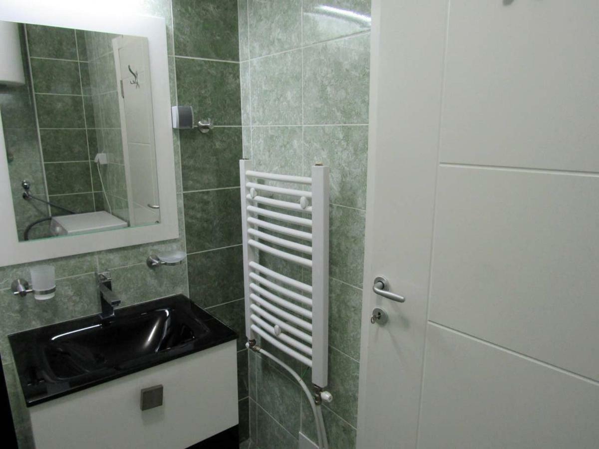 65 Square Meters Designer Apartment In Heart Of City - River View ! Park For Free Nisz Zewnętrze zdjęcie