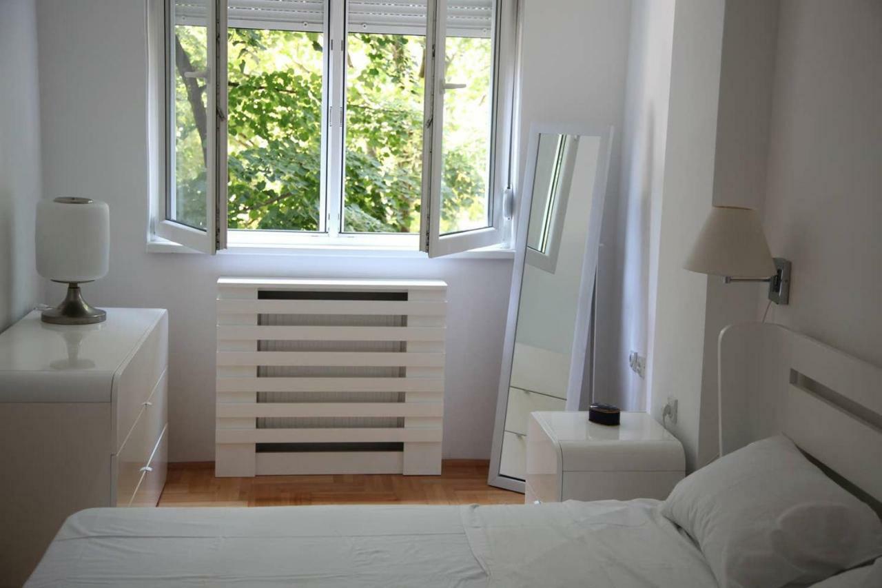 65 Square Meters Designer Apartment In Heart Of City - River View ! Park For Free Nisz Zewnętrze zdjęcie