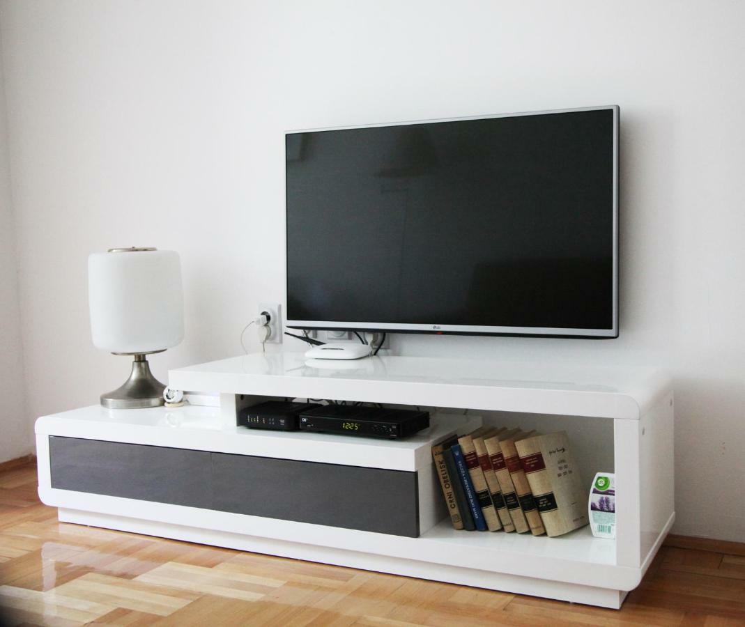 65 Square Meters Designer Apartment In Heart Of City - River View ! Park For Free Nisz Zewnętrze zdjęcie